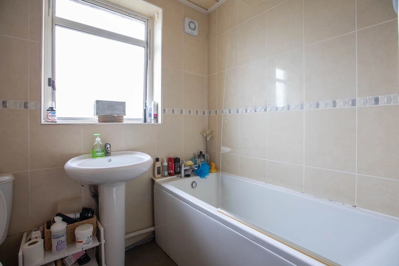 property photo 9 of 22