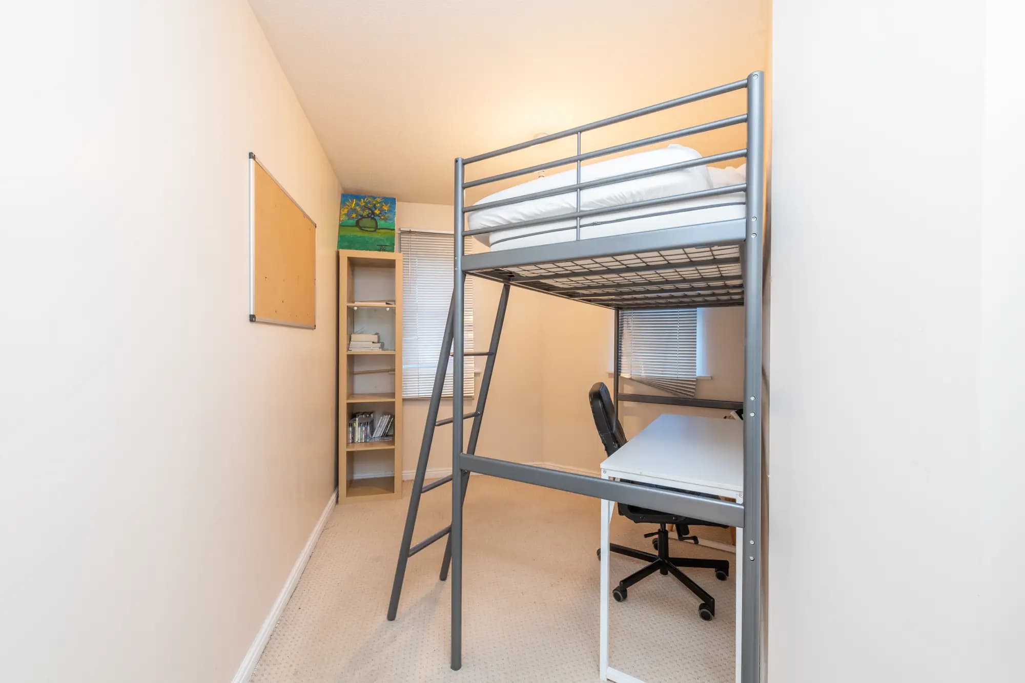 property photo 15 of 32