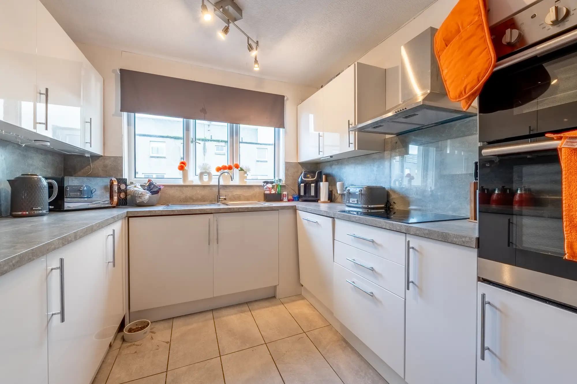 property photo 8 of 37