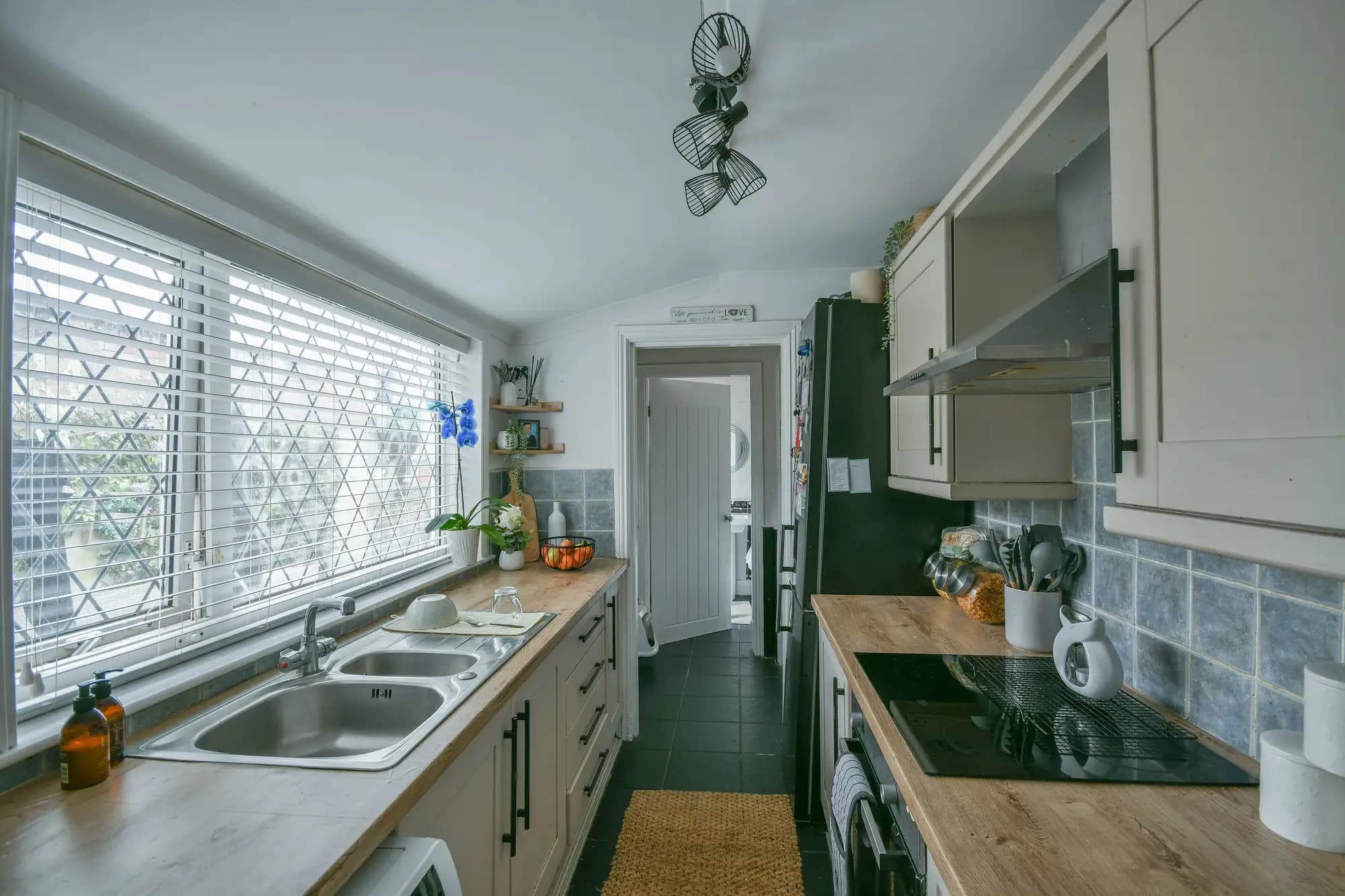 property photo 5 of 15