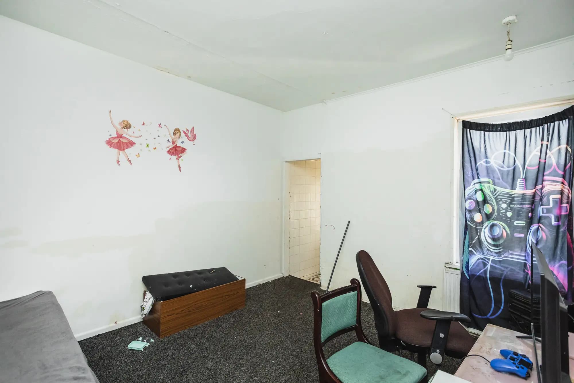 property photo 23 of 34