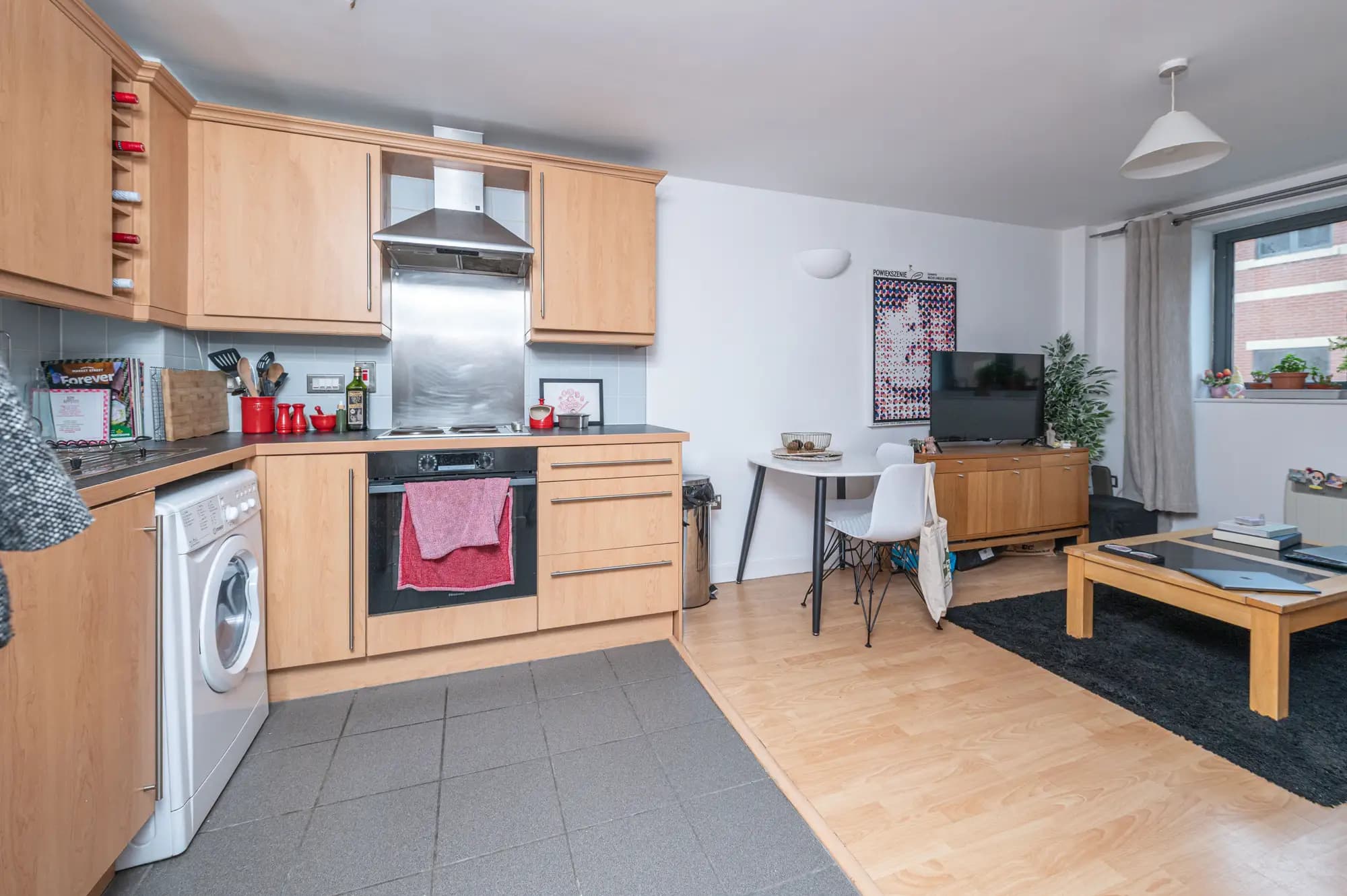 property photo 5 of 10