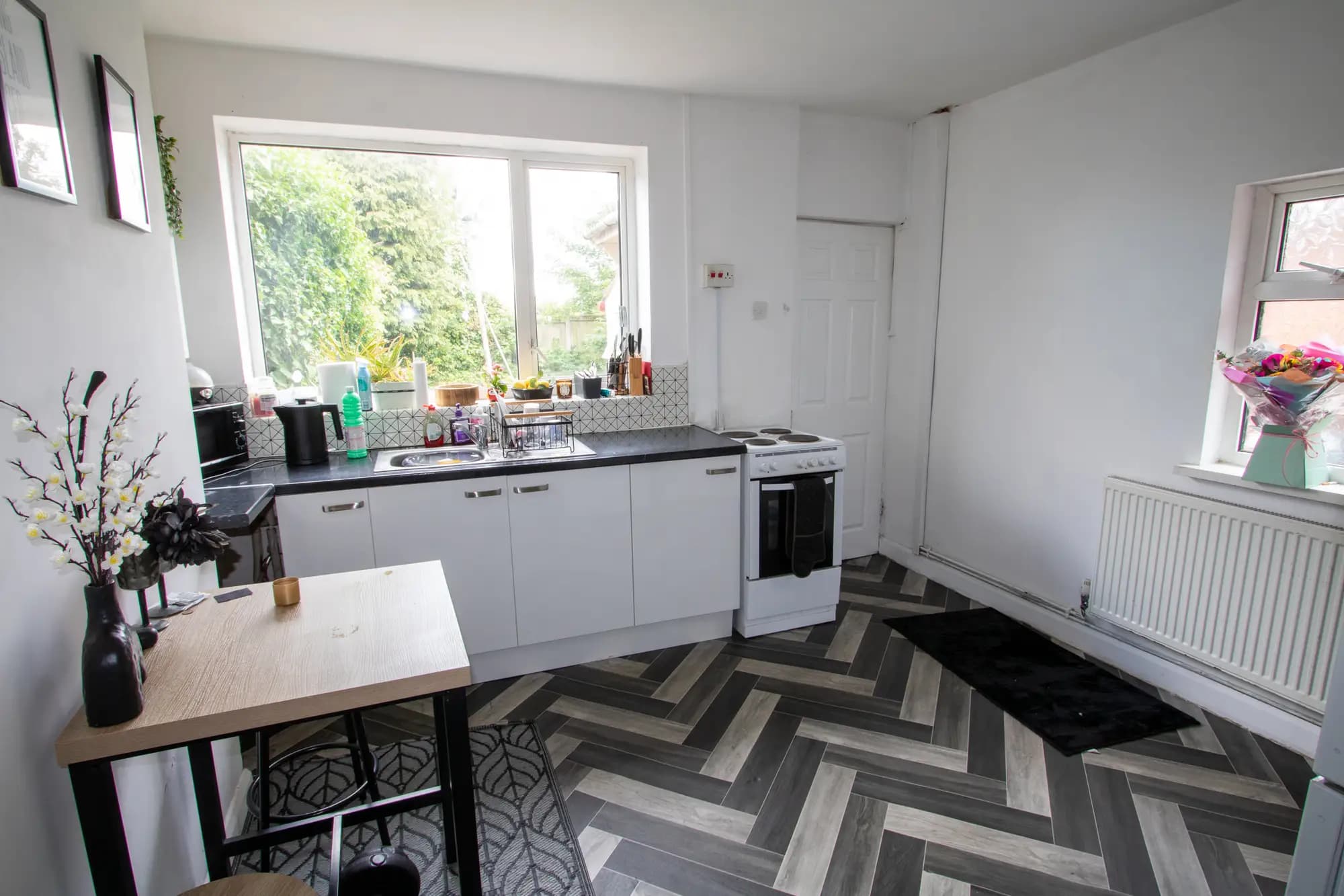 property photo 6 of 25