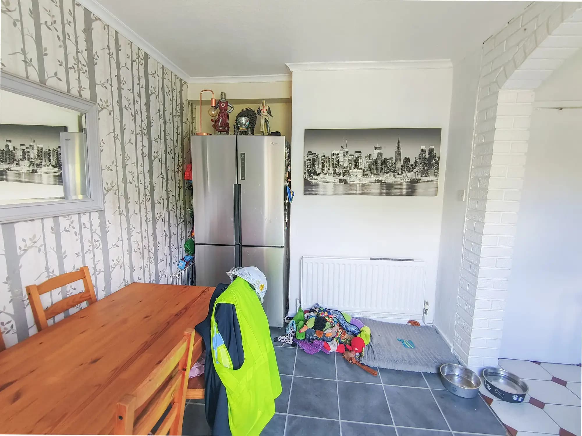 property photo 6 of 16