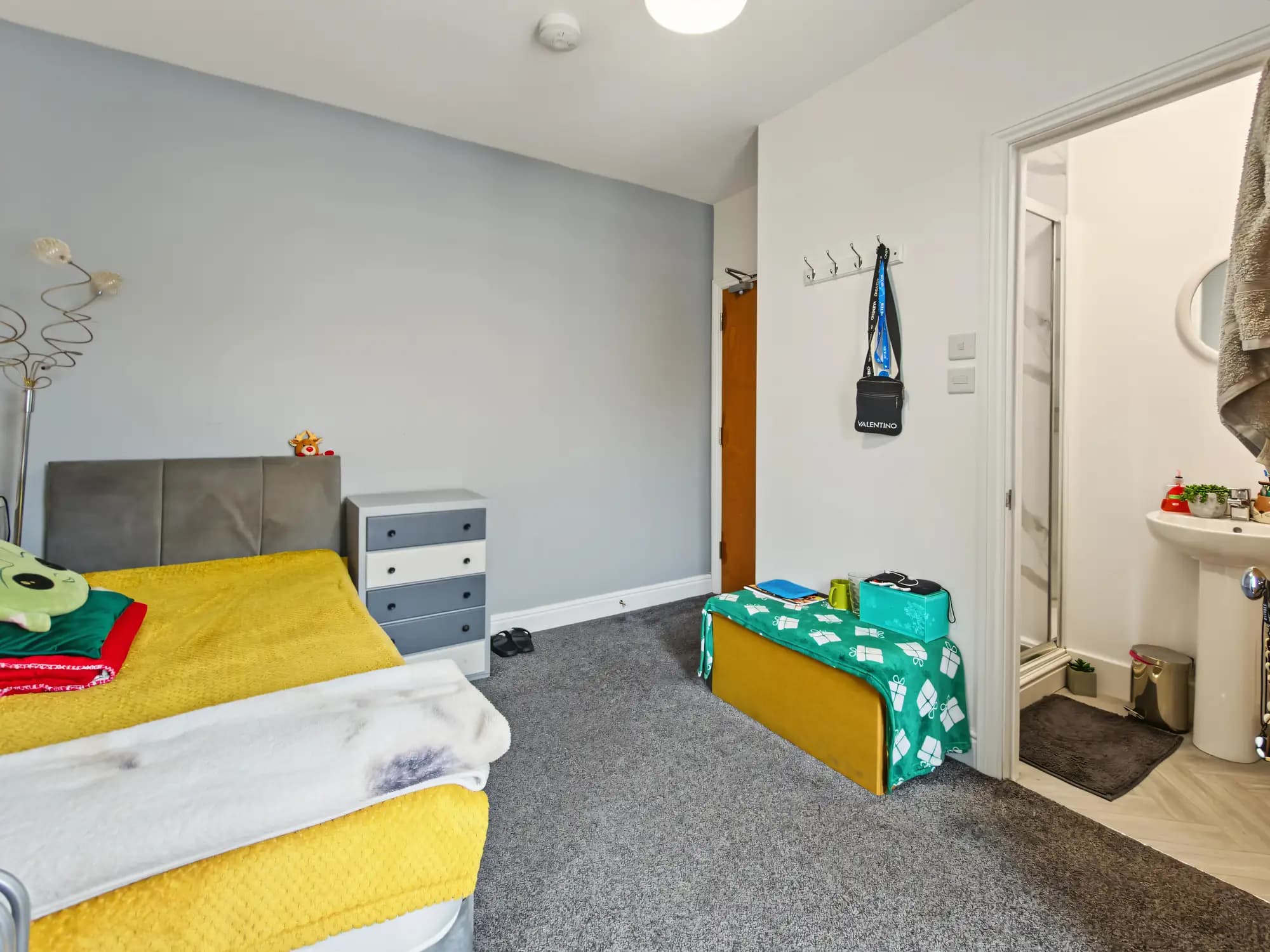 property photo 12 of 17