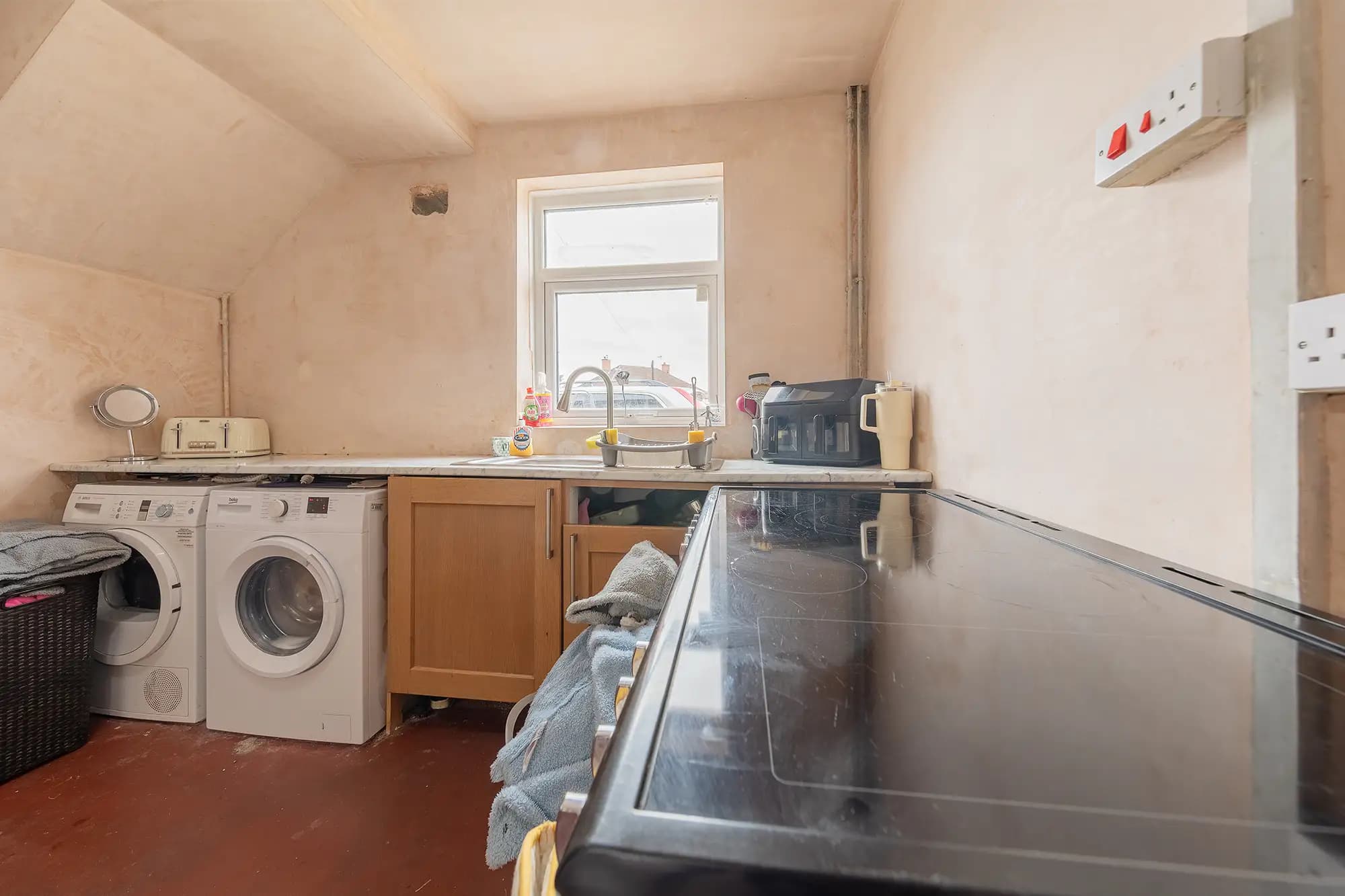 property photo 6 of 31