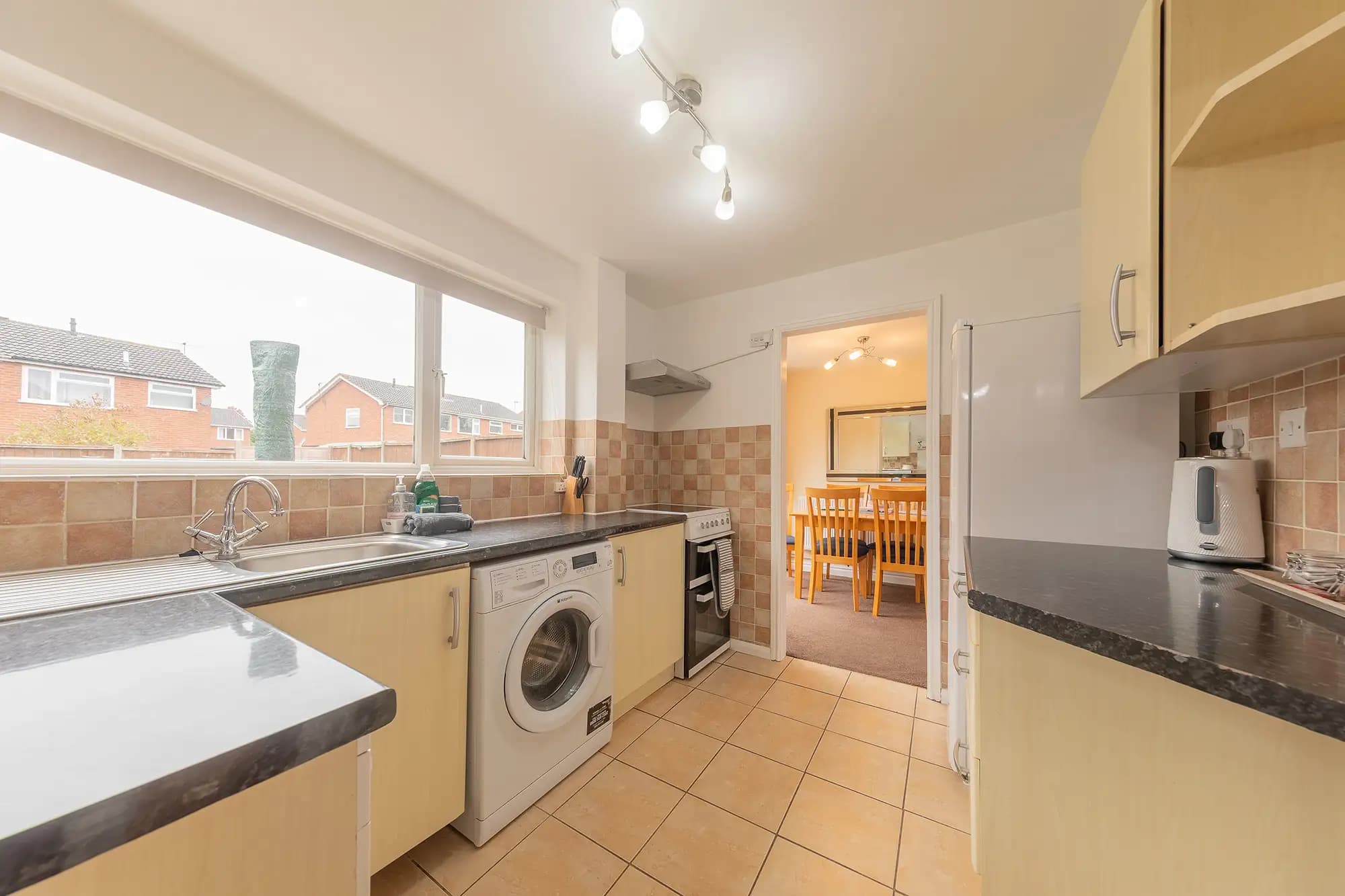 property photo 8 of 32