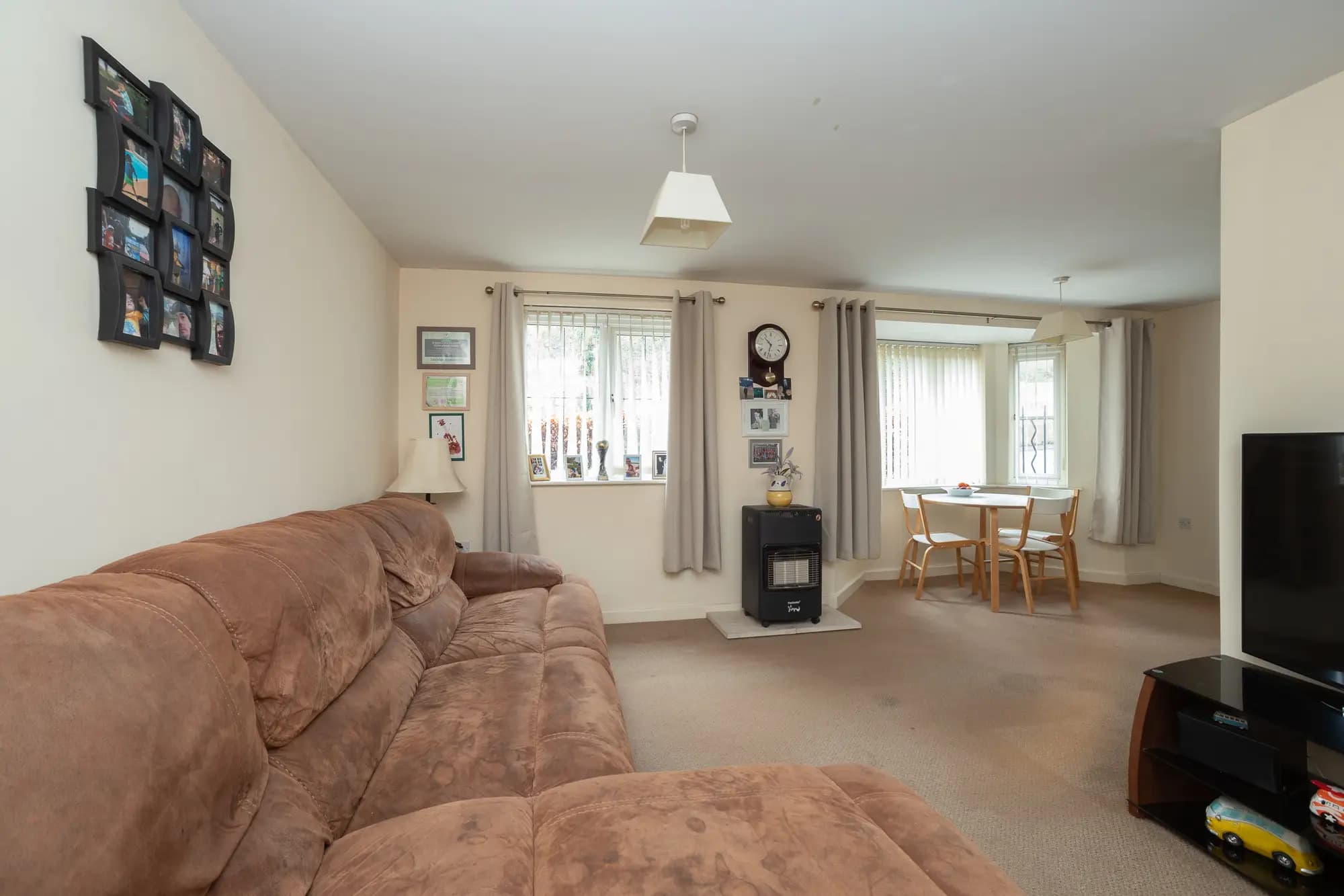 property photo 4 of 20