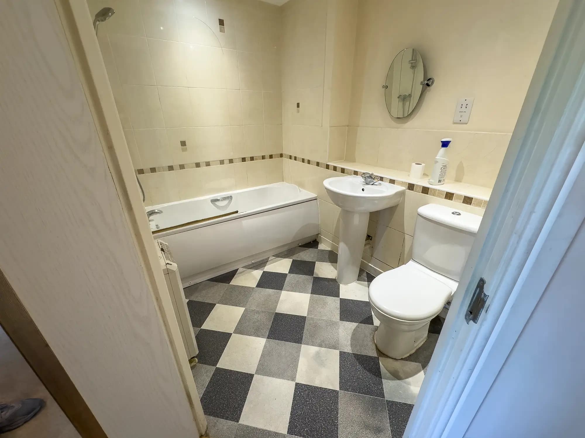 property photo 10 of 25