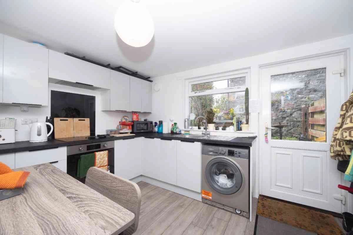 property photo 5 of 21