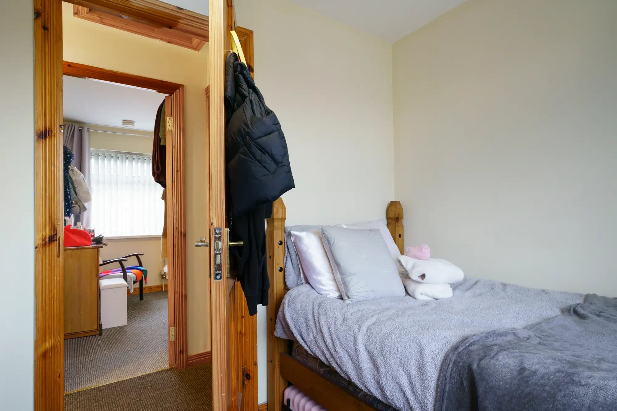 property photo 18 of 32