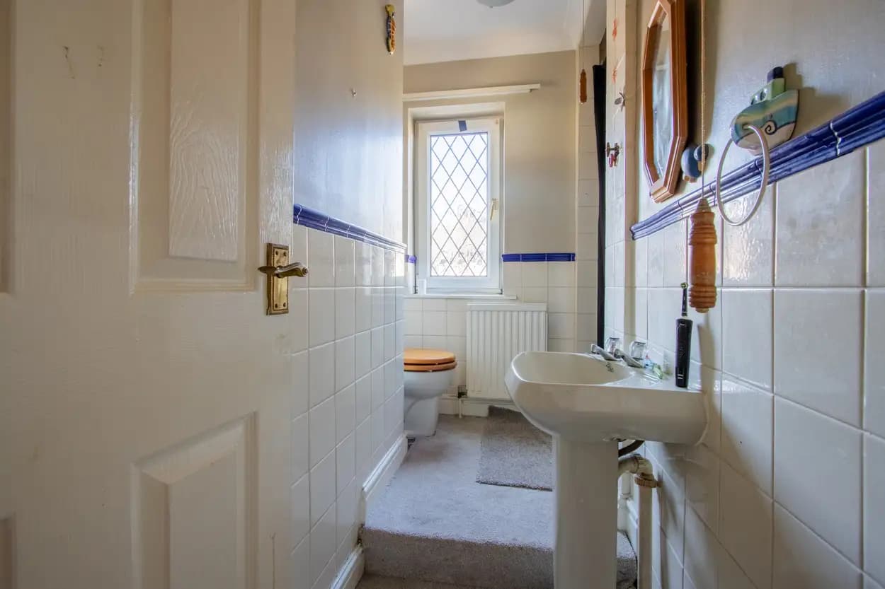property photo 7 of 17