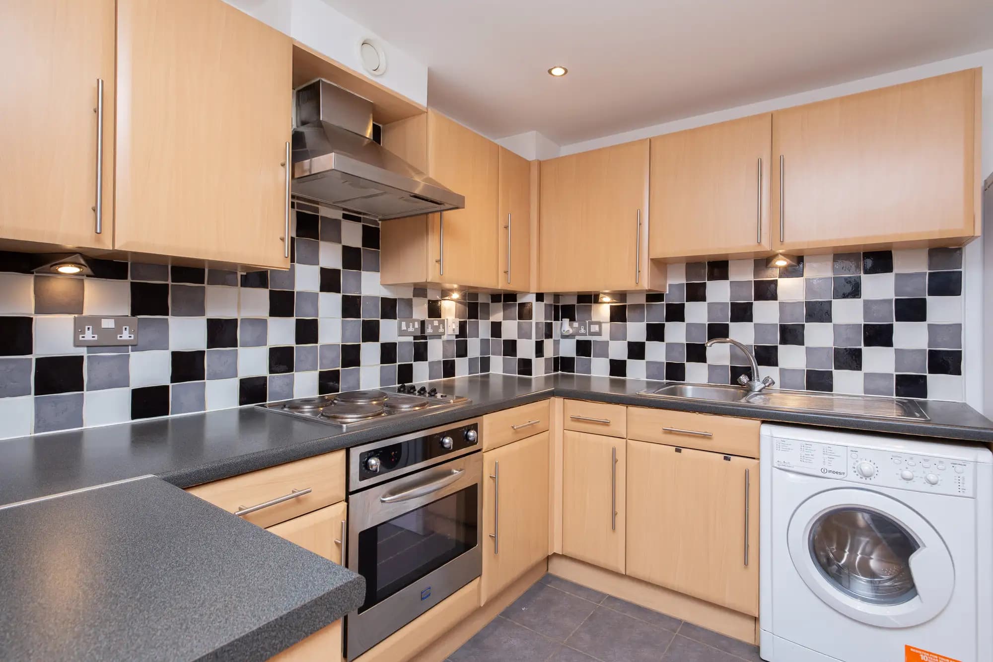 property photo 5 of 16