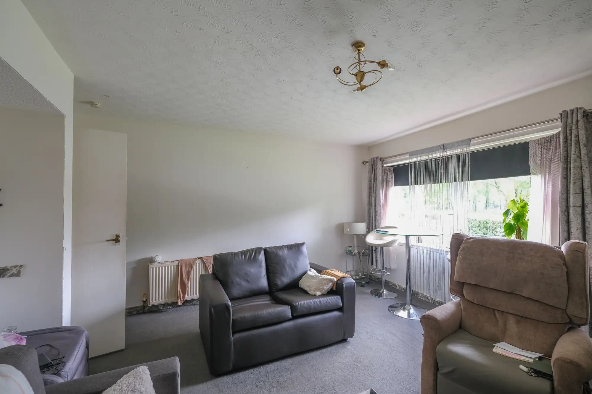 property photo 4 of 18