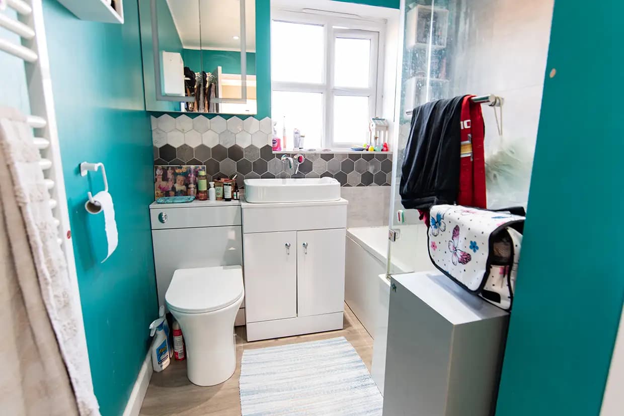 property photo 8 of 16