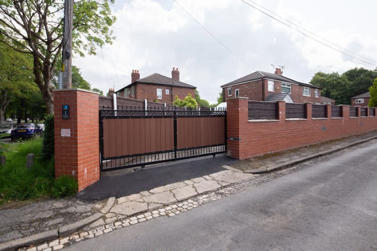 property photo 21 of 27