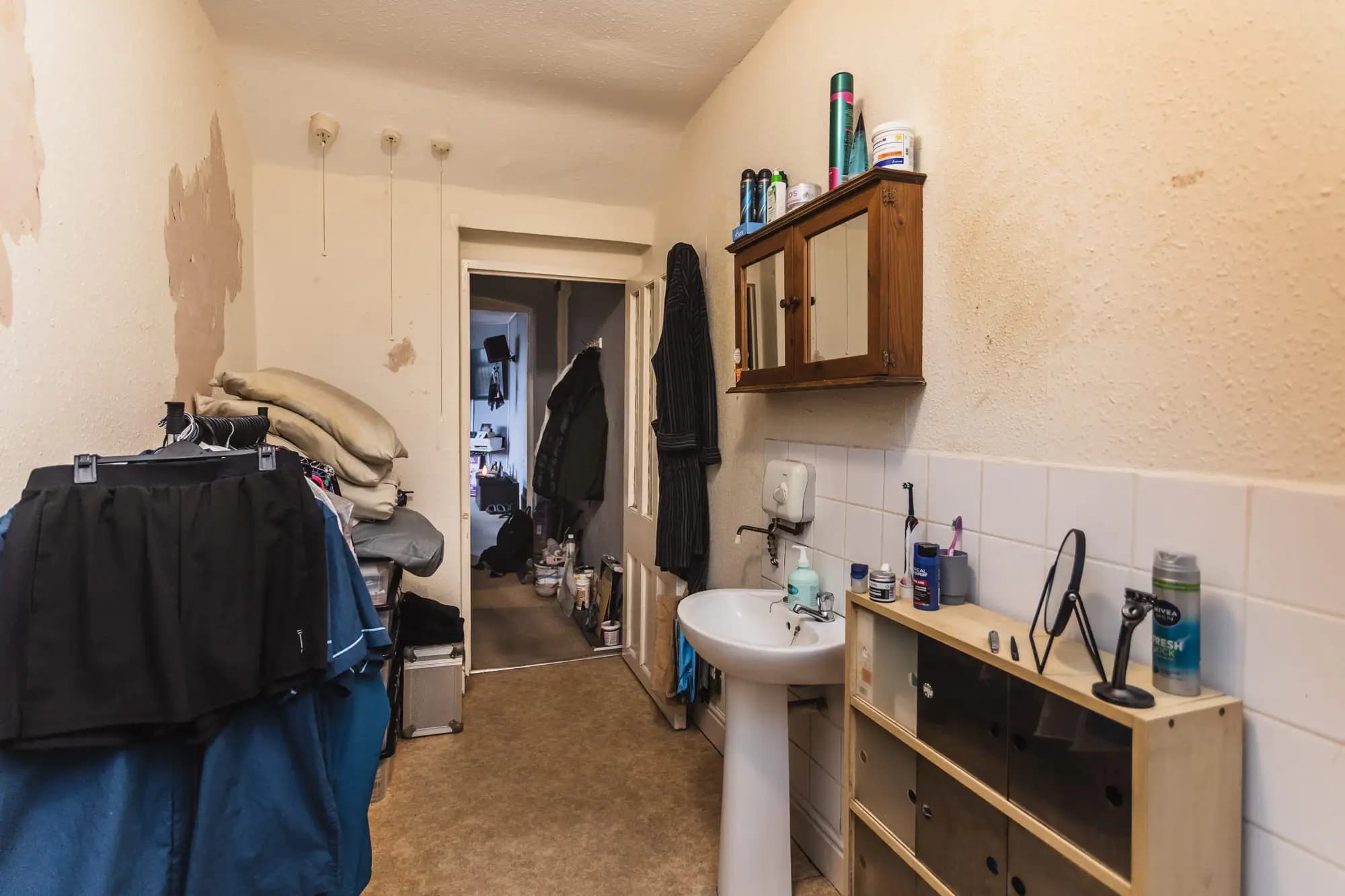 property photo 7 of 9