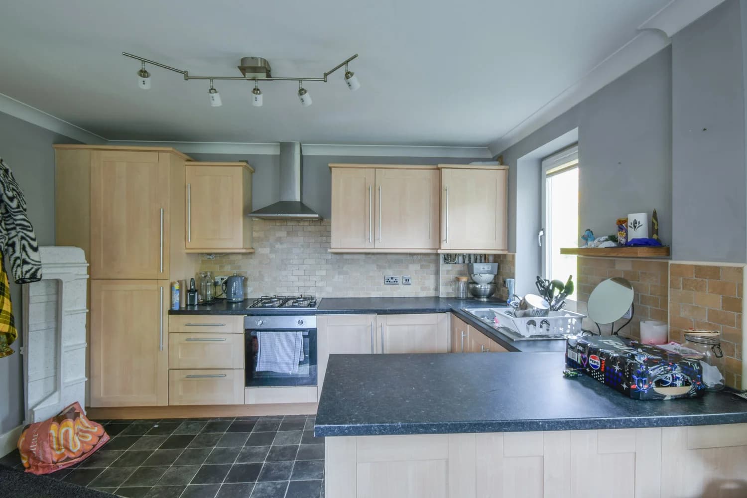 property photo 5 of 16