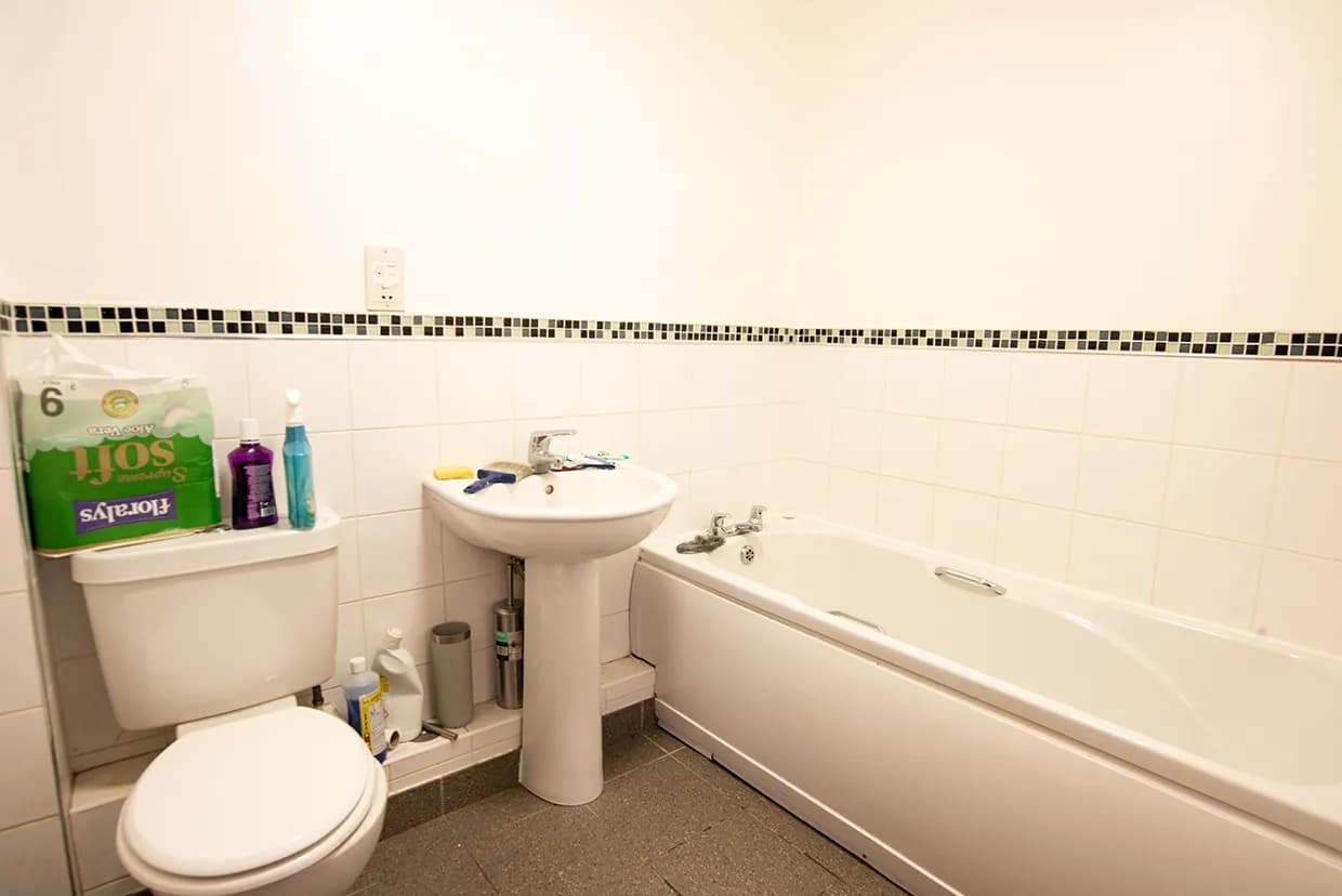 property photo 8 of 19
