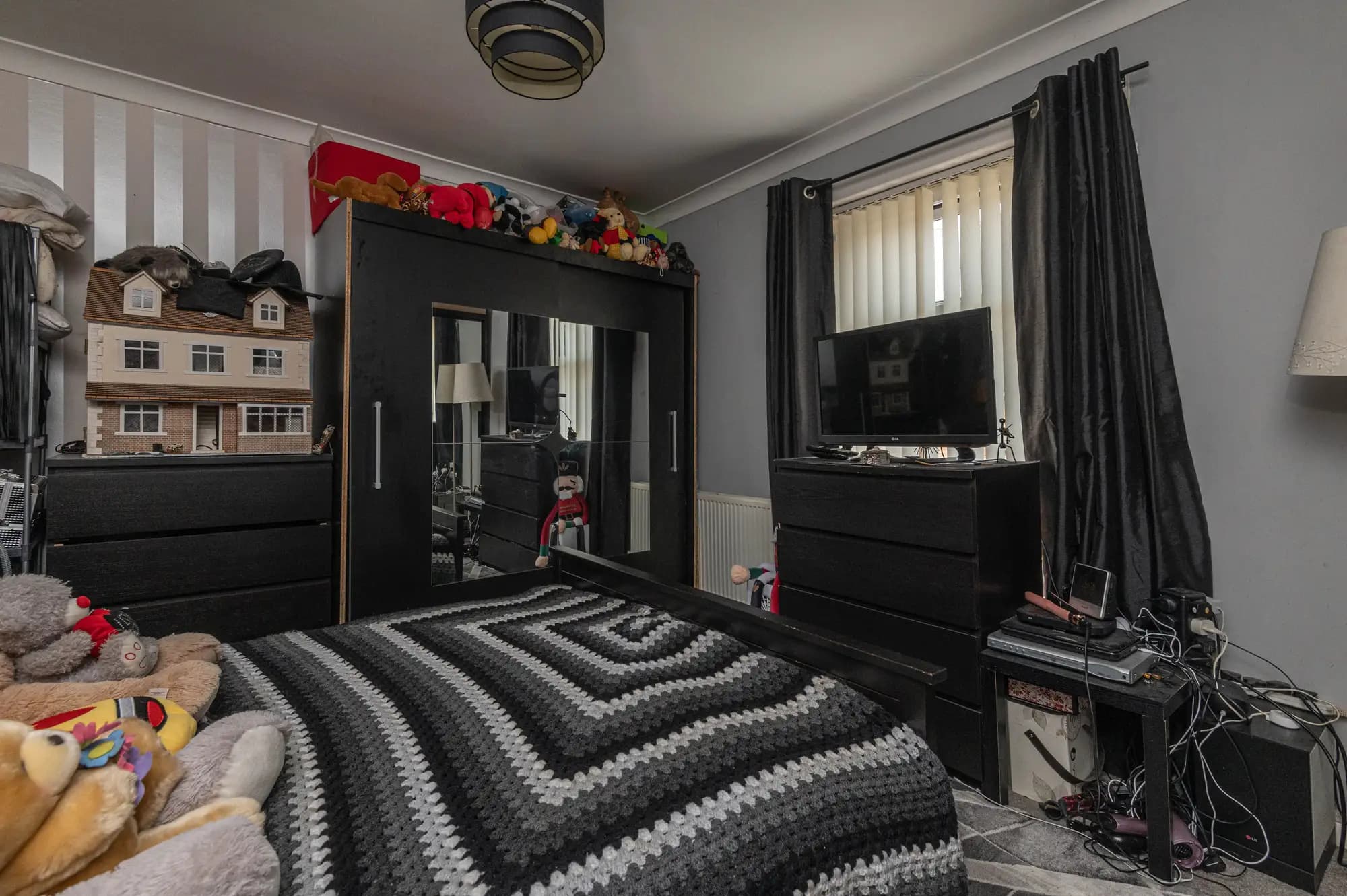 property photo 10 of 18