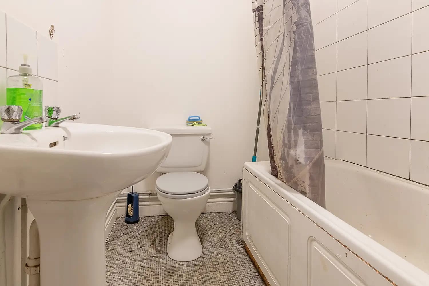 property photo 6 of 16