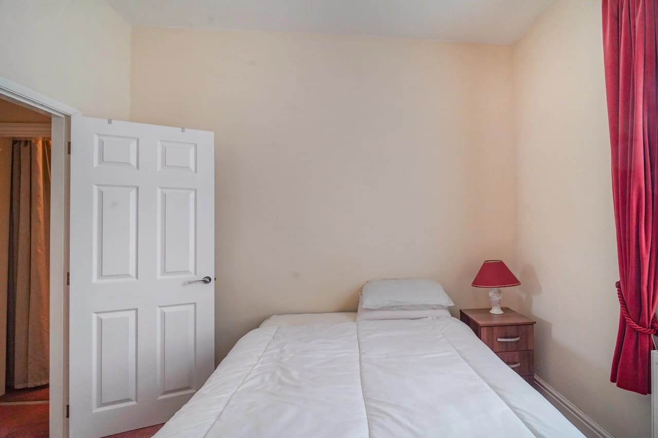 property photo 11 of 34