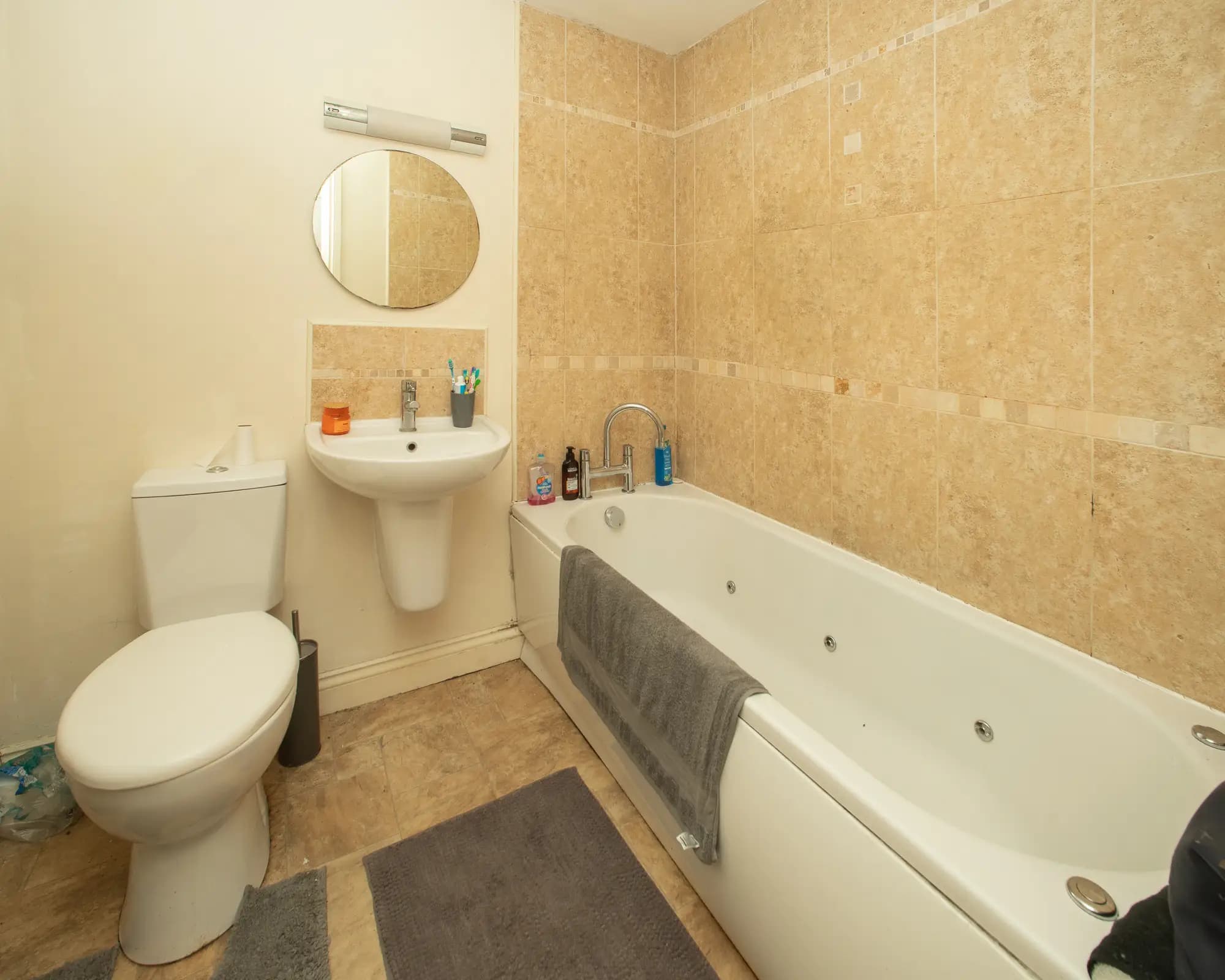 property photo 15 of 25