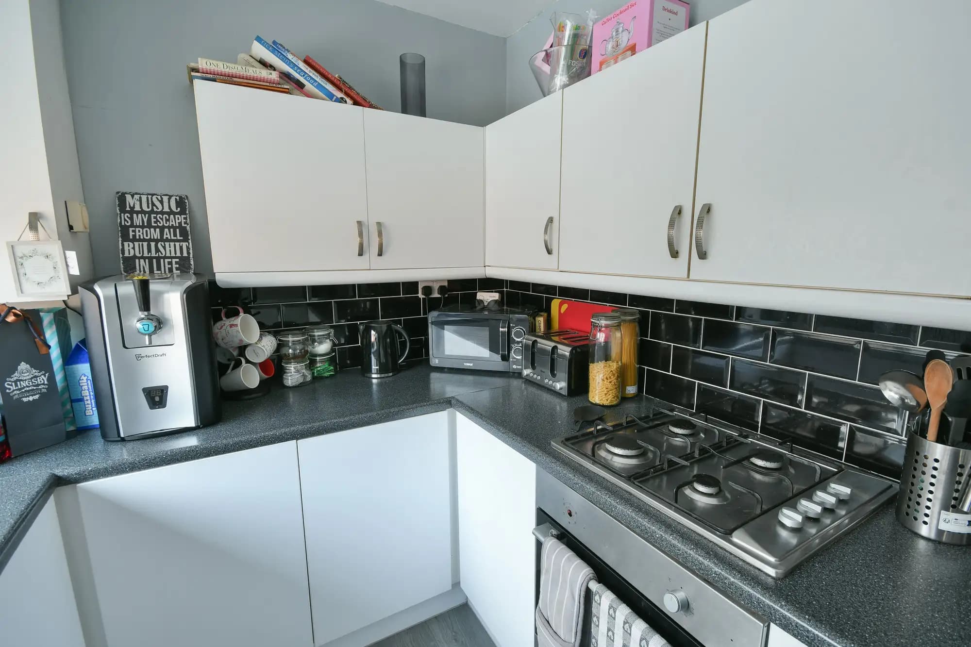 property photo 6 of 17