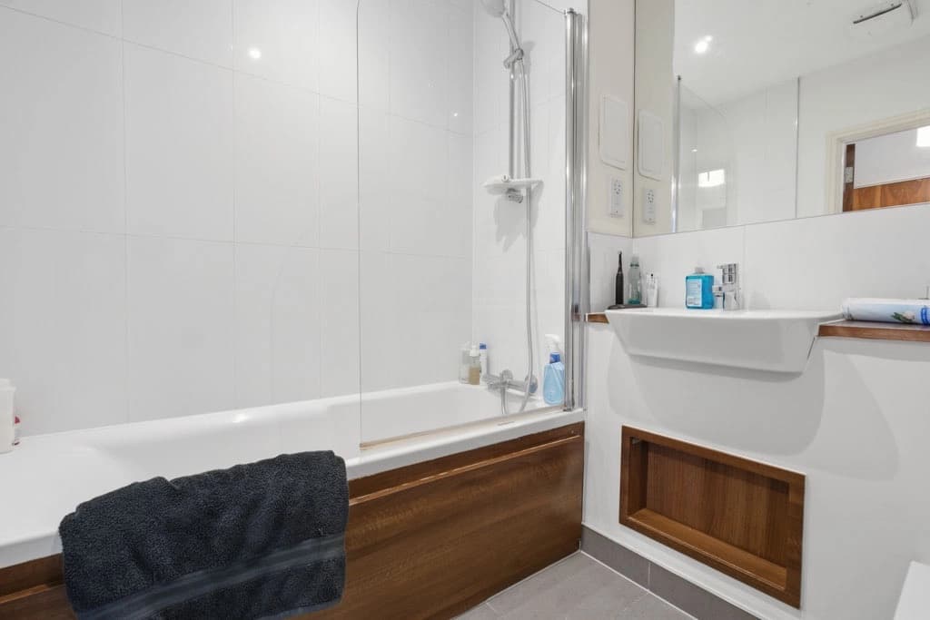 property photo 6 of 13