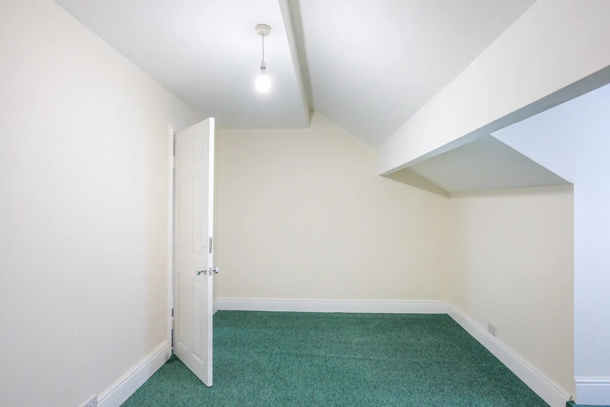 property photo 10 of 15