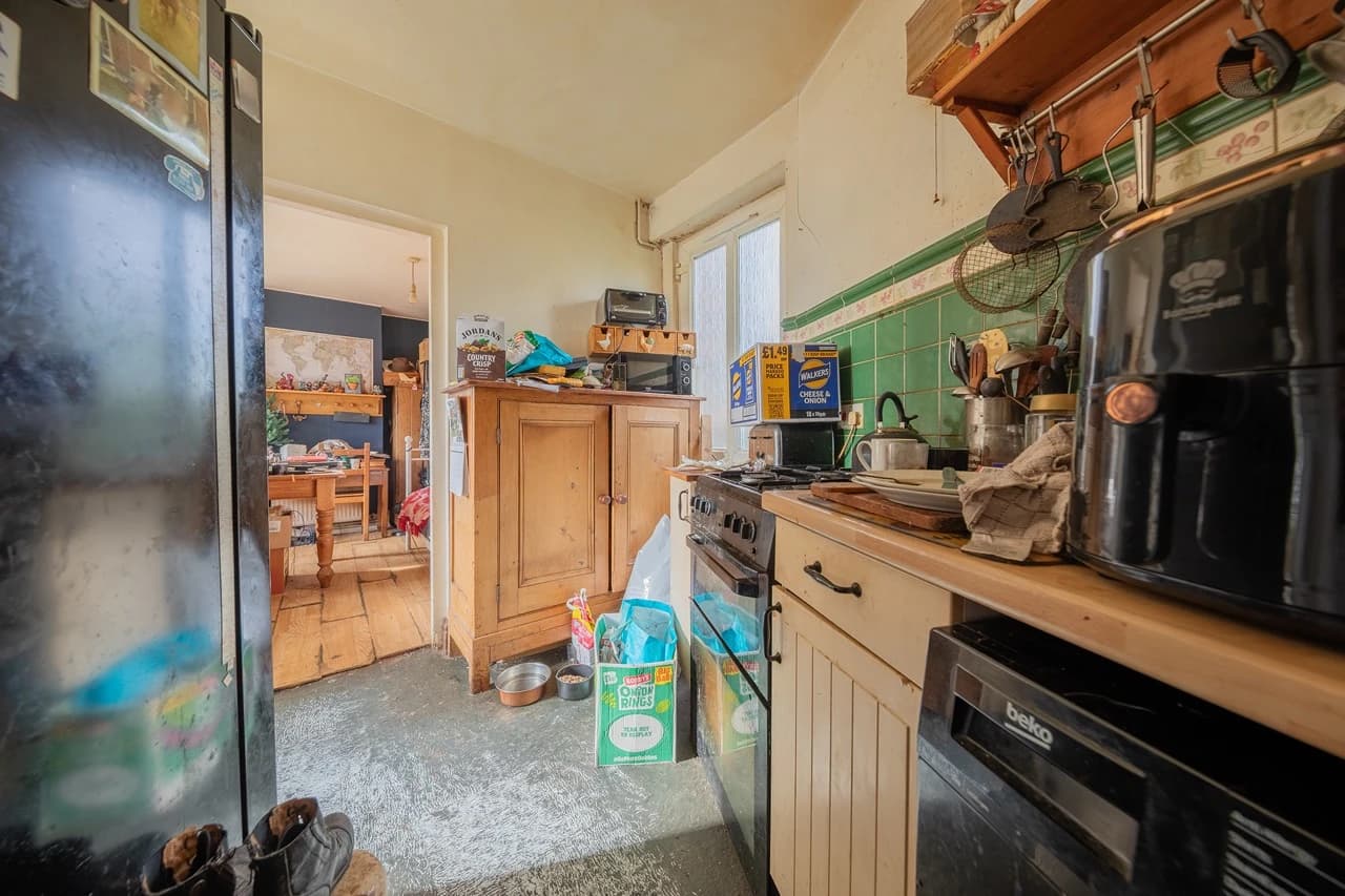 property photo 7 of 19