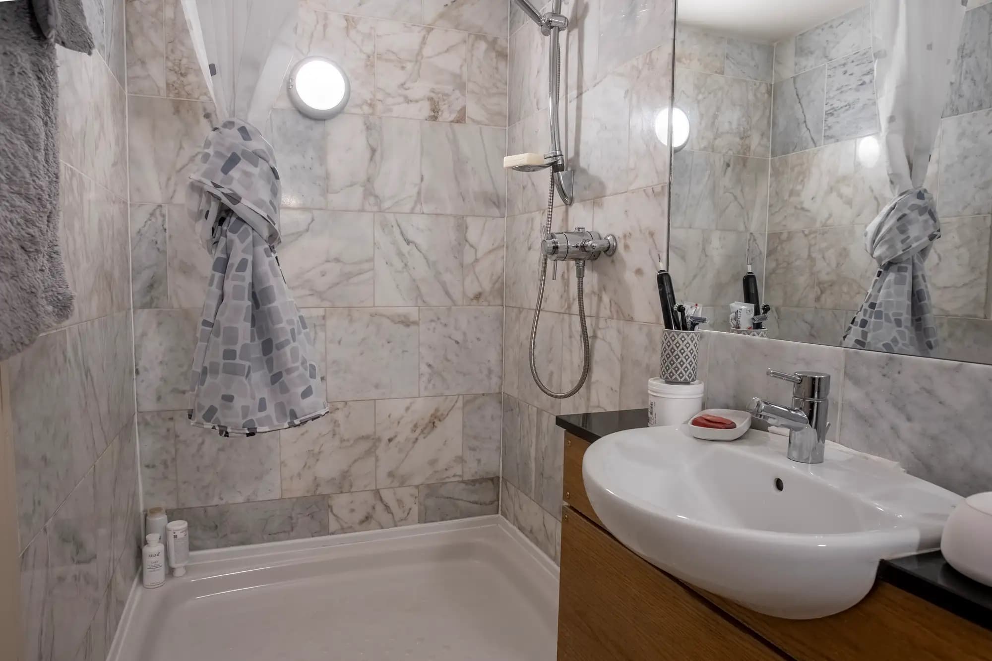 property photo 10 of 17