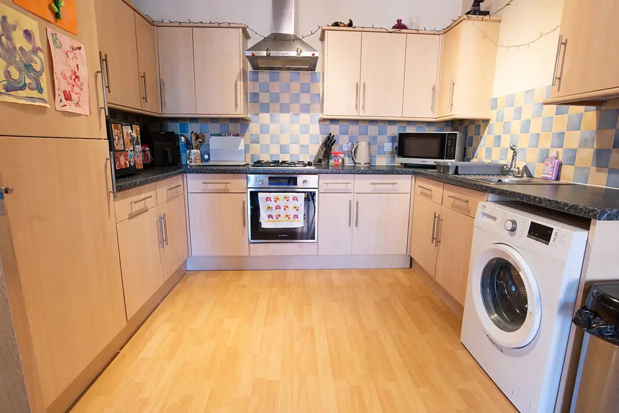 property photo 5 of 18