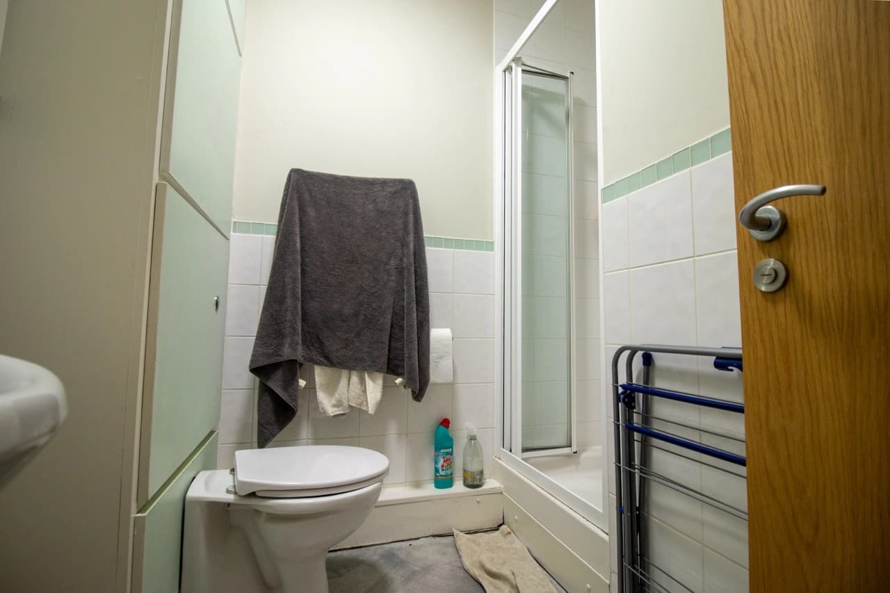 property photo 6 of 11