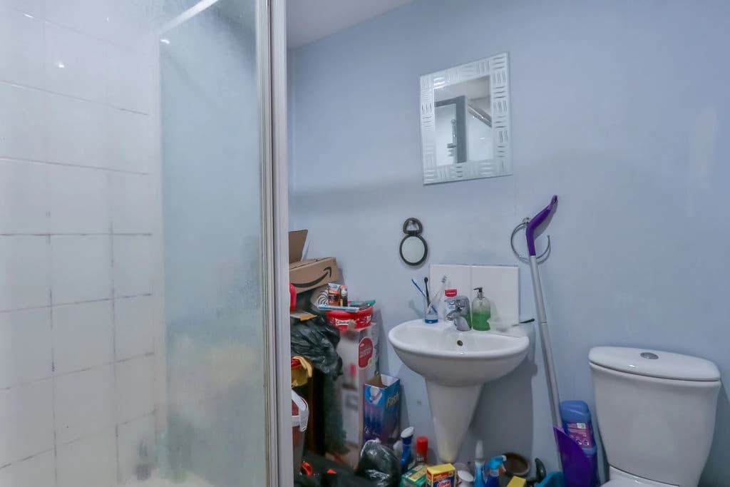 property photo 5 of 12