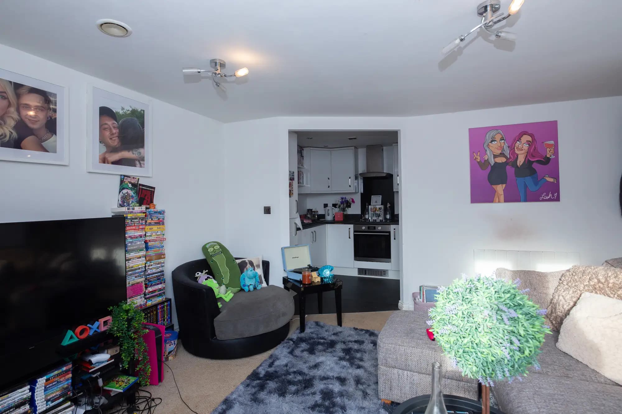 property photo 3 of 10