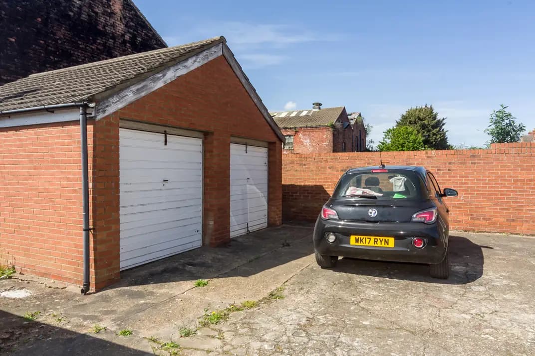 property photo 16 of 18