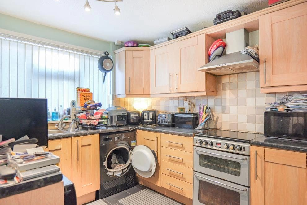 property photo 6 of 19