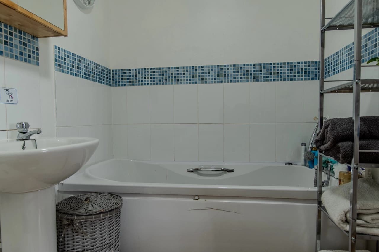 property photo 8 of 19