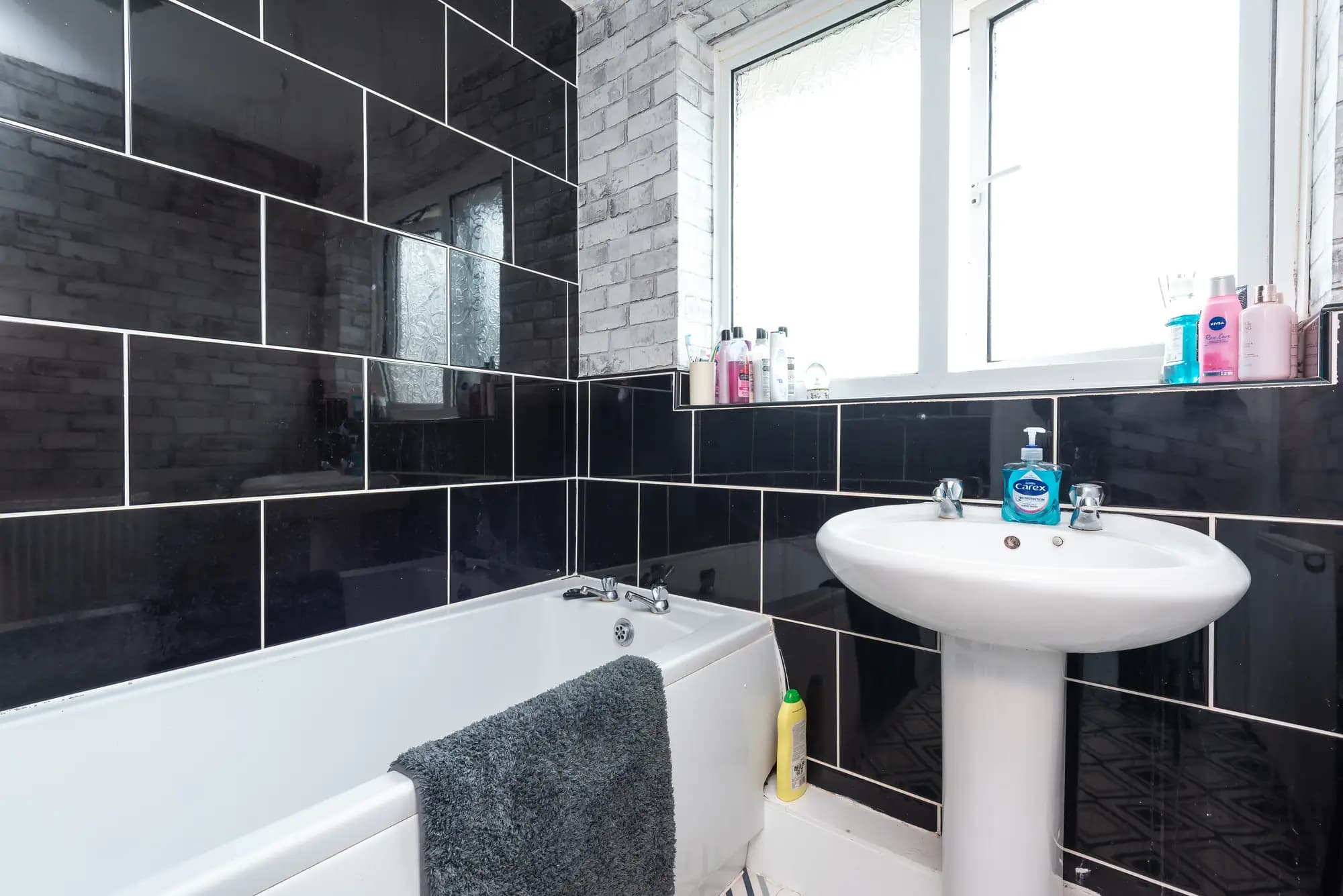property photo 10 of 33
