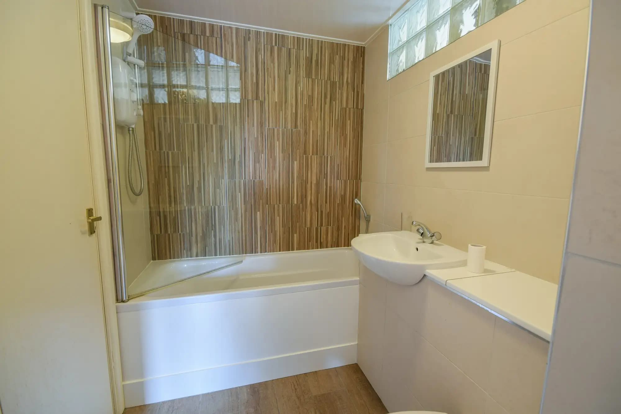 property photo 7 of 14