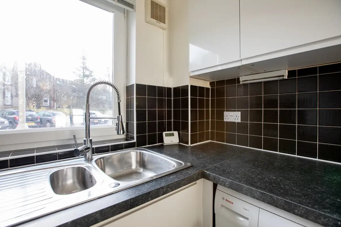 property photo 7 of 18