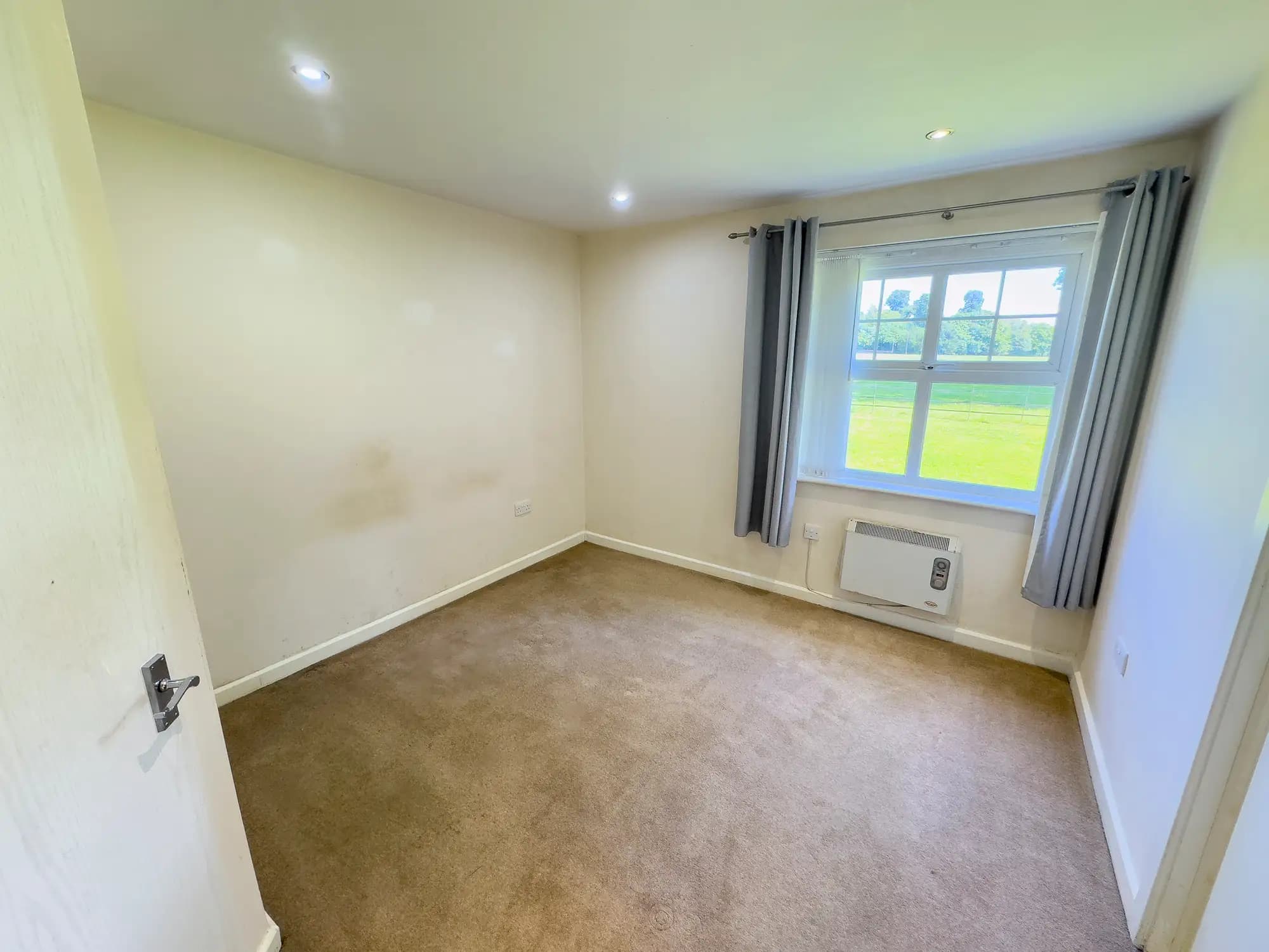 property photo 18 of 25