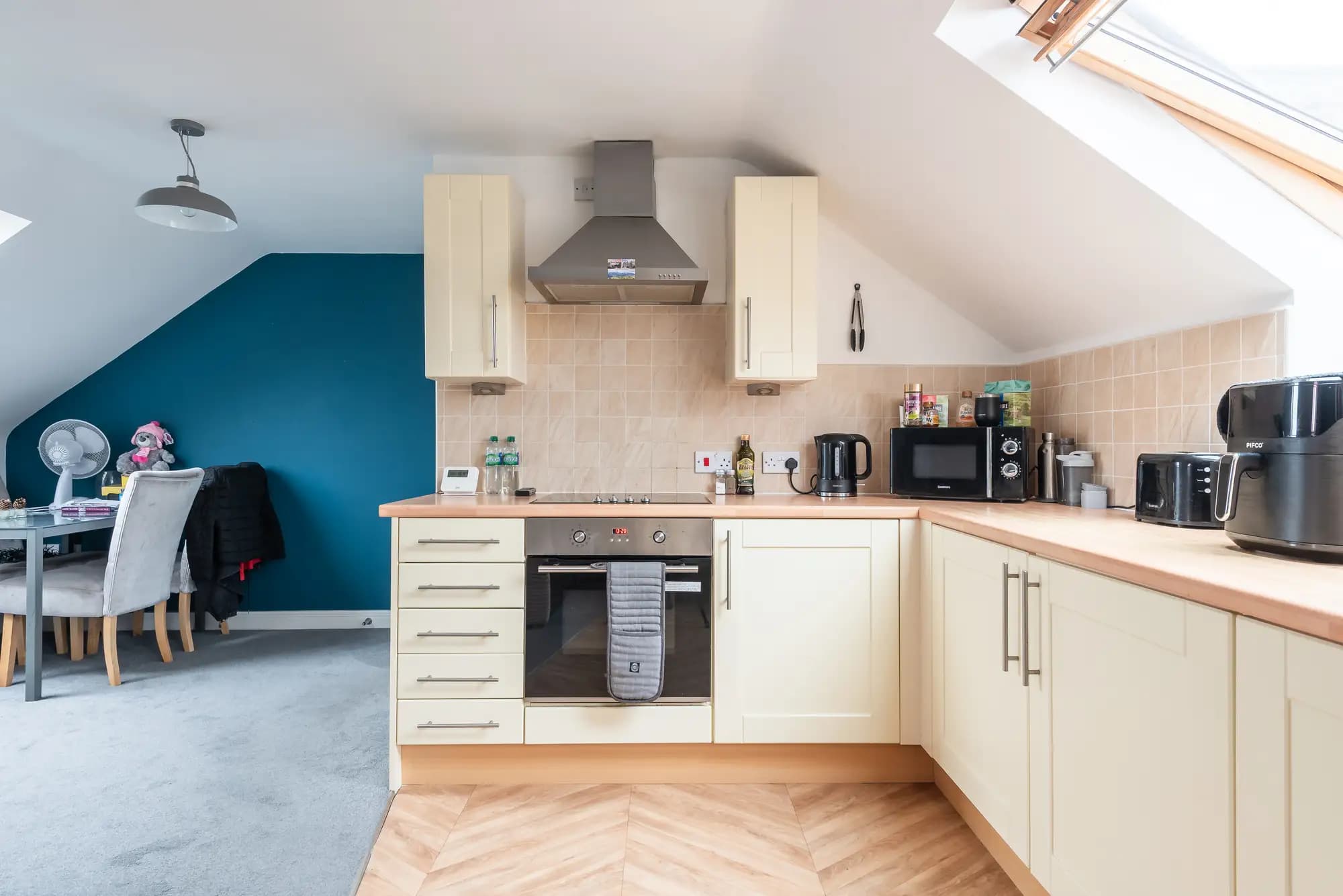 property photo 8 of 22