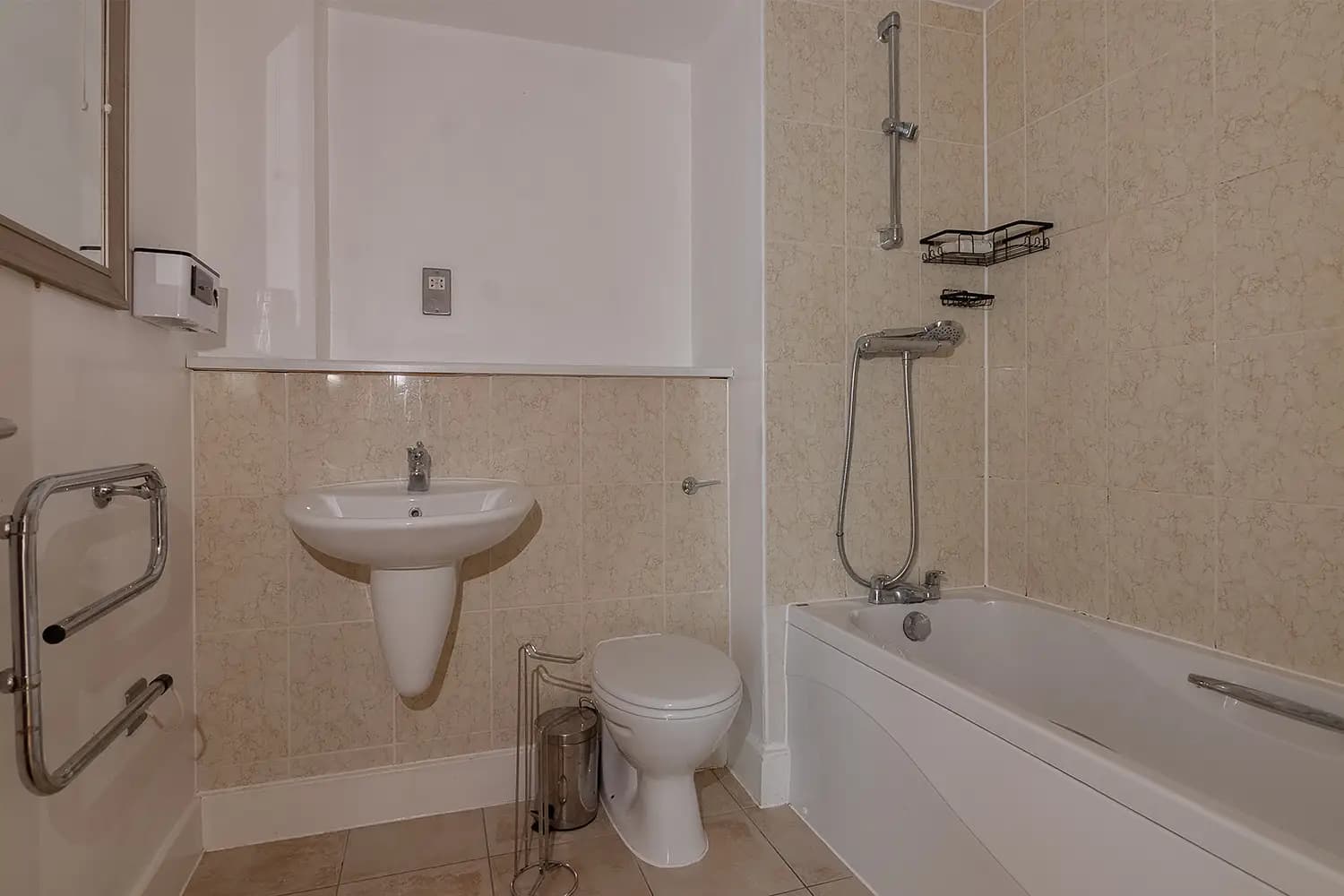 property photo 11 of 30