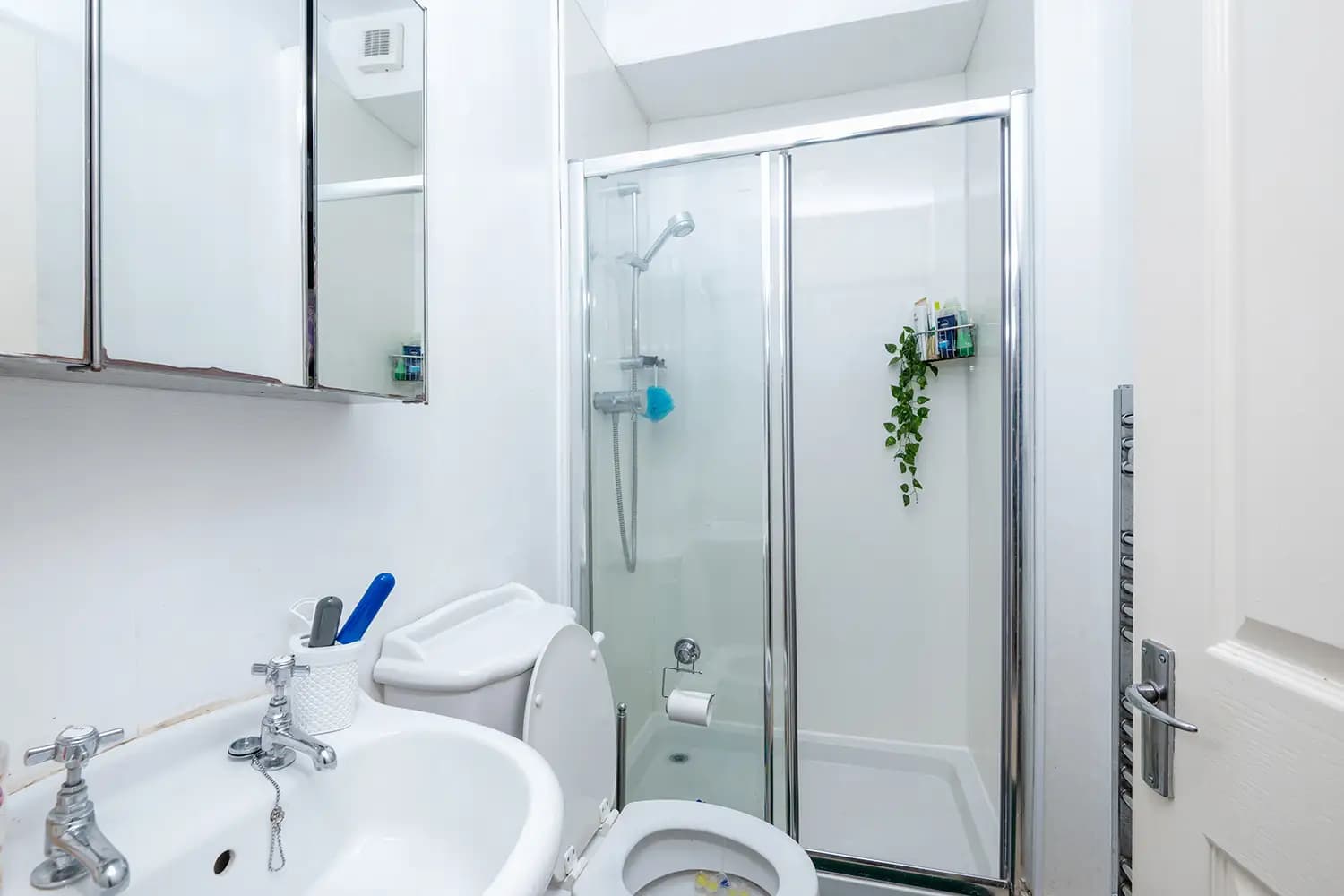 property photo 6 of 15