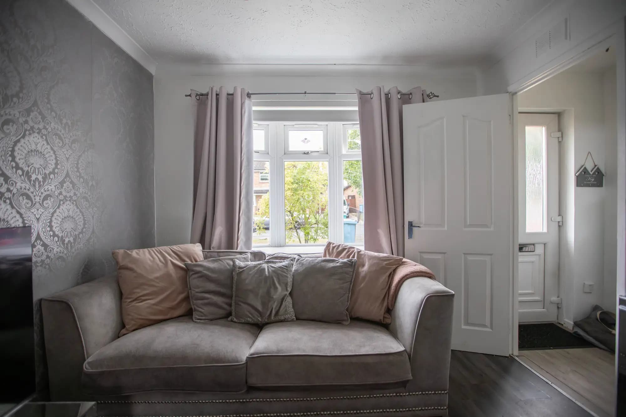 property photo 5 of 33