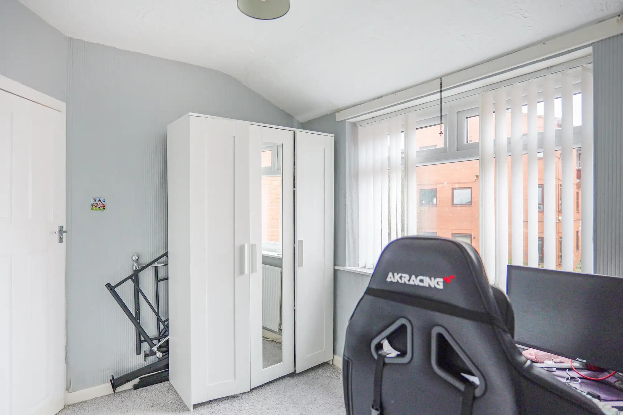 property photo 9 of 19