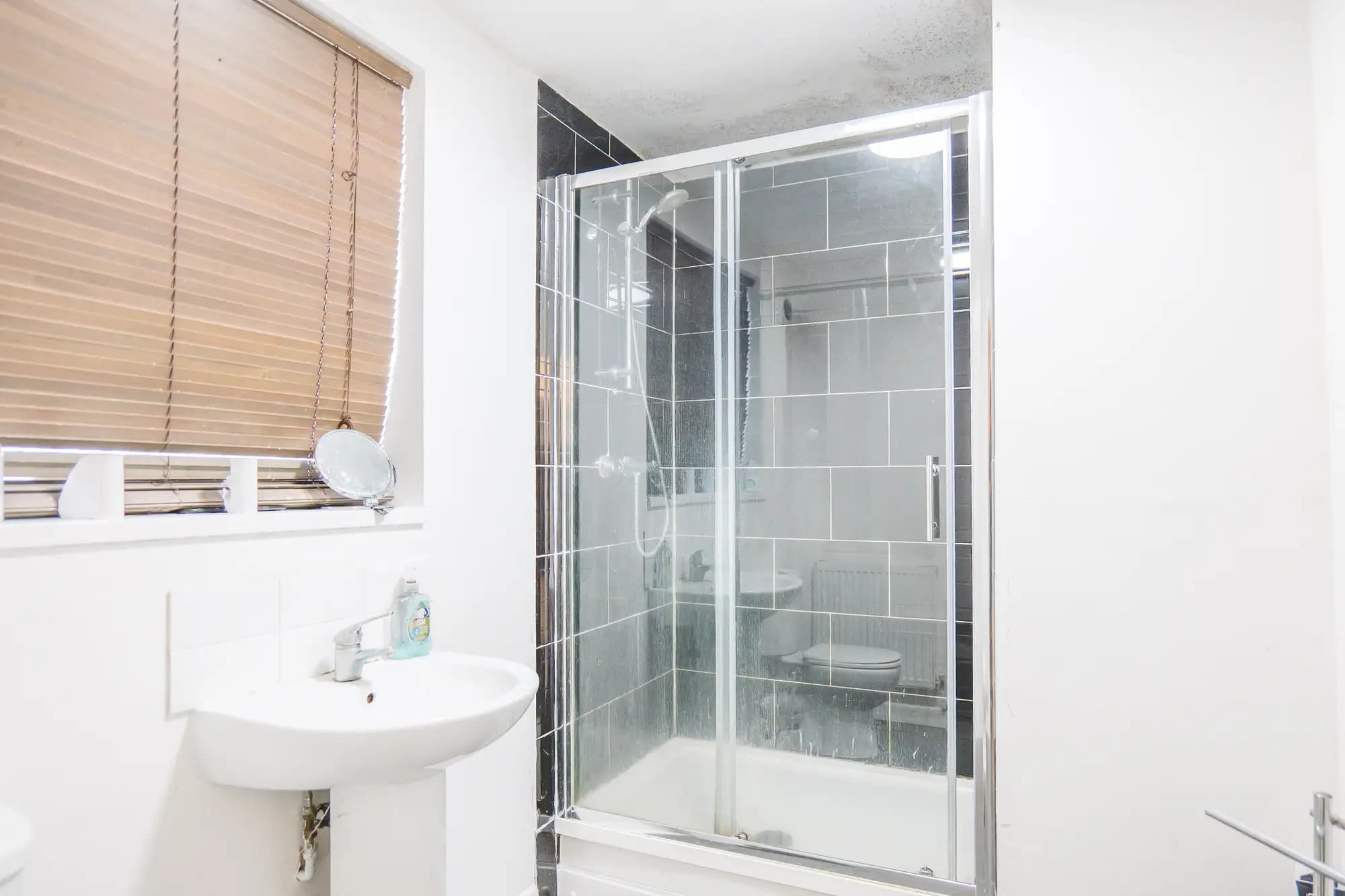 property photo 4 of 19