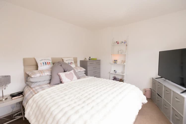 property photo 13 of 18